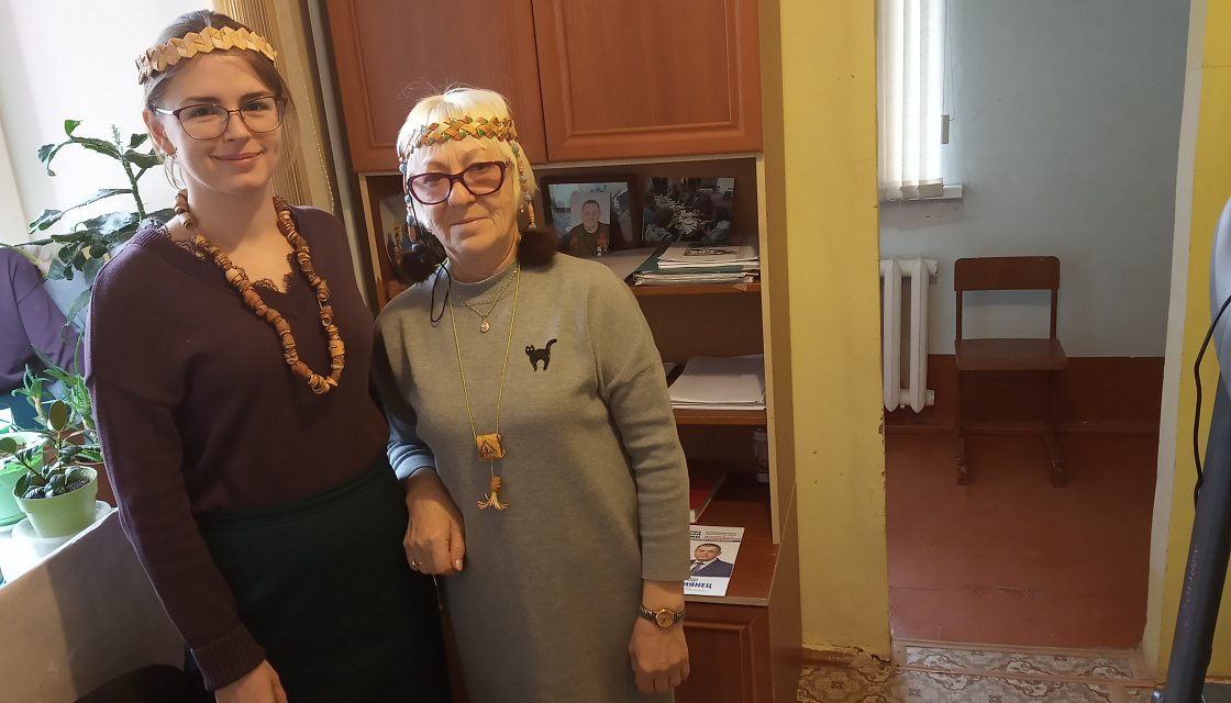 Более 70 лет томские филологи собирали диалектные слова, а недавно Светлана Земичева с сотрудниками и студентами ТГУ оцифровали и объединили их в базу данных. Сейчас в ней - 4243 текста и 3 350 272 вариантов употребления слов.