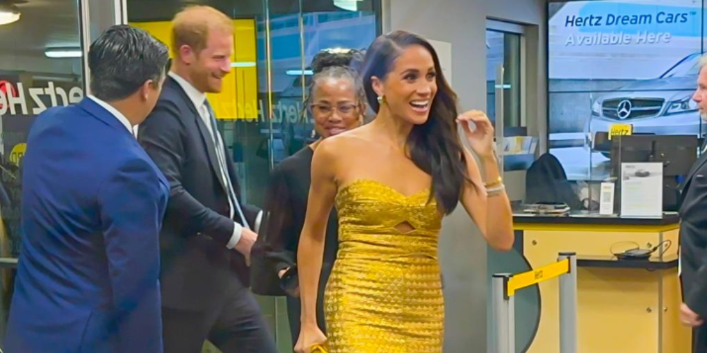 Меган надела золотое обтягивающее платье. Фото: Getty Images