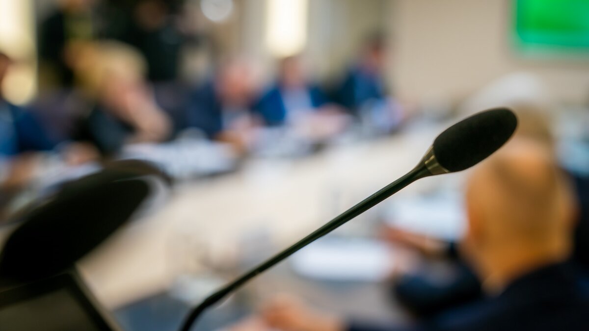    Политологи прокомментировали решение оппозиционных депутатов Югры