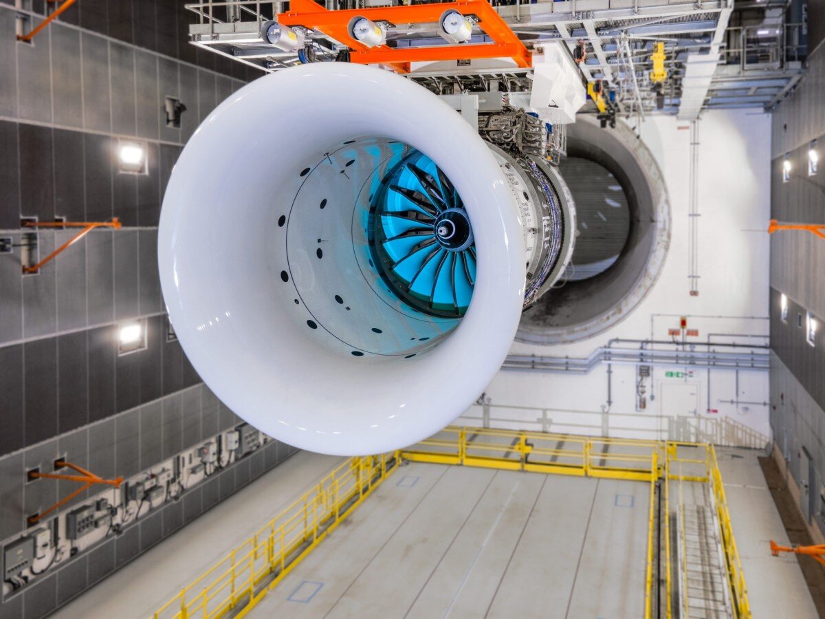    Rolls-Royce испытала рекордно большой авиационный двигатель [ВИДЕО]