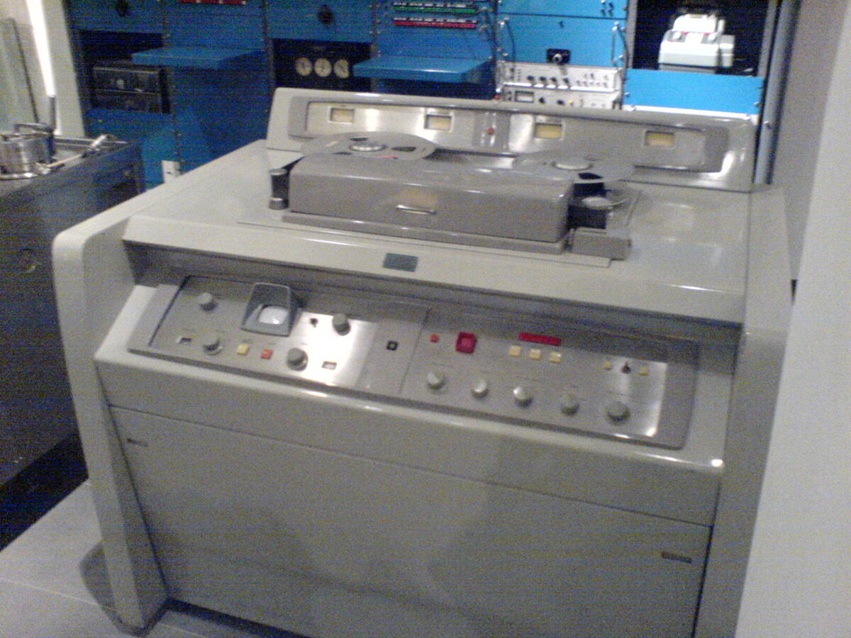 Видеомагнитофон Ampex VR-1000A (1950-е гг.)