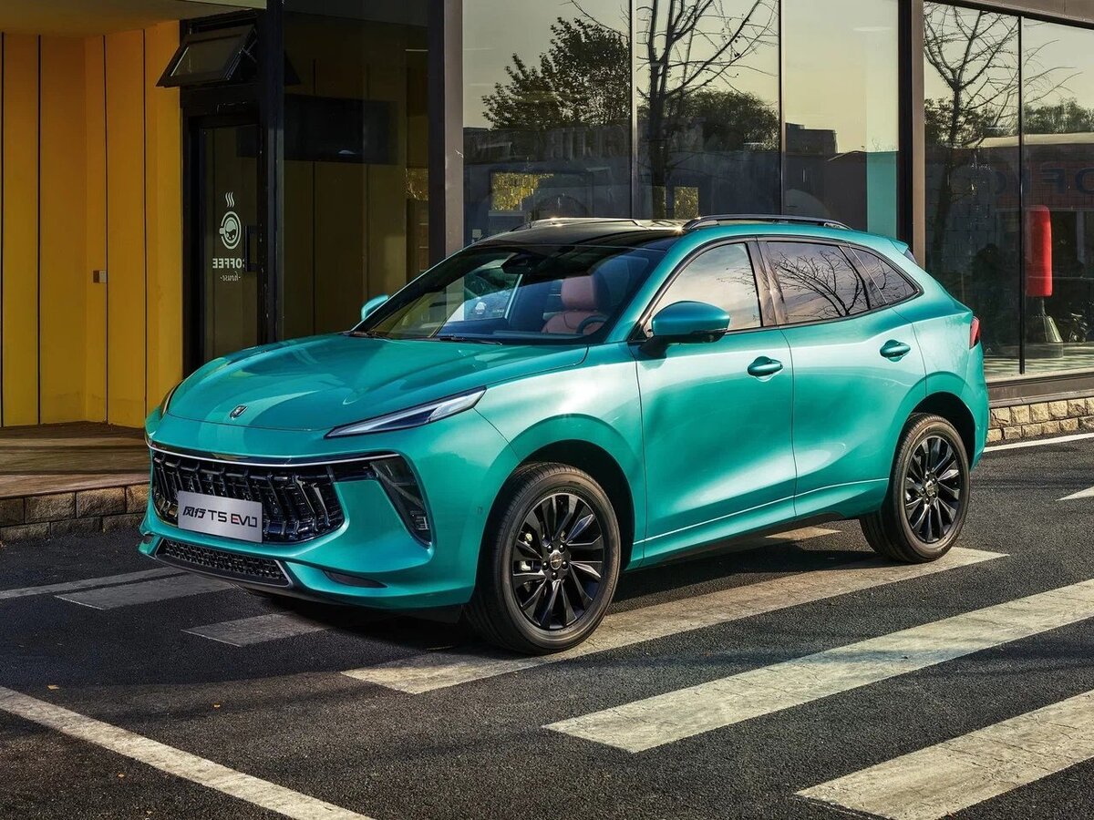     Forthing T5 Evo имеет современный дизайн и модную многоярусную оптику