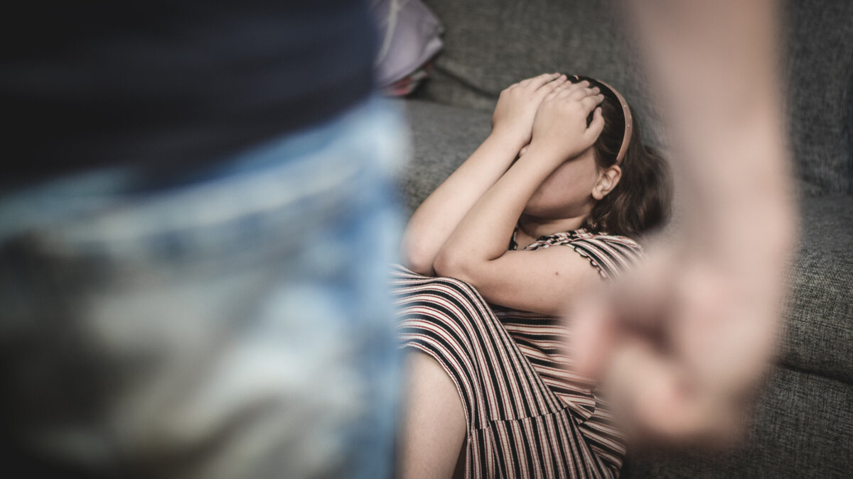     В четверг Волгоградский областной суд вынес приговор 45-летнему насильнику и убийце из города Суровикино. Мужчина на длительный срок отправится в тюрьму за зверскую расправу над племянницей своей жены, сообщили в пресс-службе облсуда.