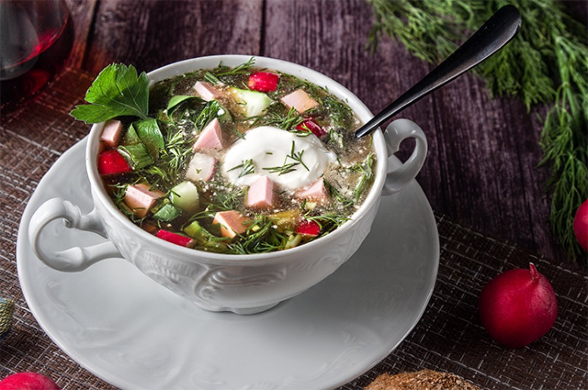    Эх, с яблочком! Как приготовить классическую советскую окрошку