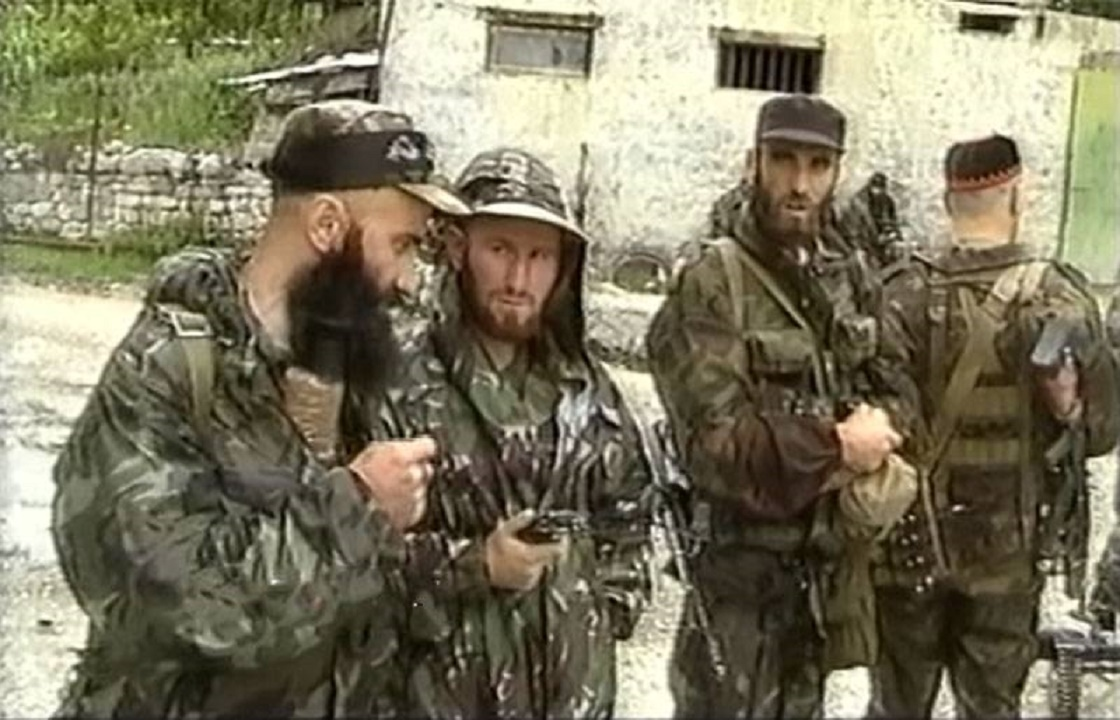 Нападение на чечню. Вторжение Басаева в Дагестан 1999. Басаев и Хаттаб в Дагестане 1999. Вторжение Шамиля Басаева в Дагестан.