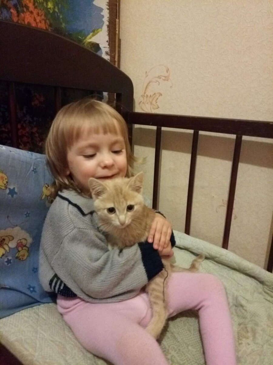 Розочке 2 годика, Персику 4 месяца.