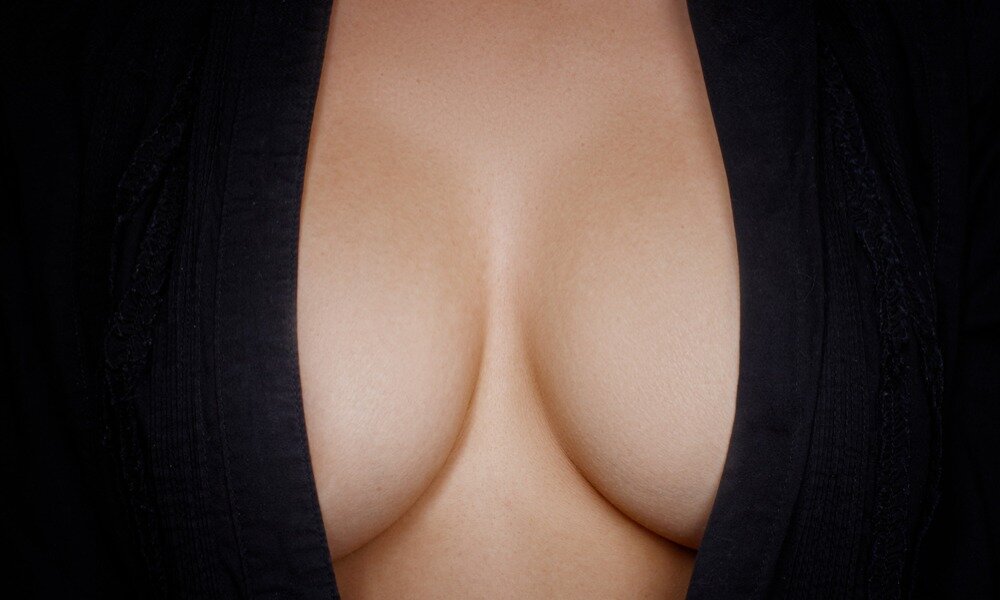 Ласкание женской груди соски: 1000 видео