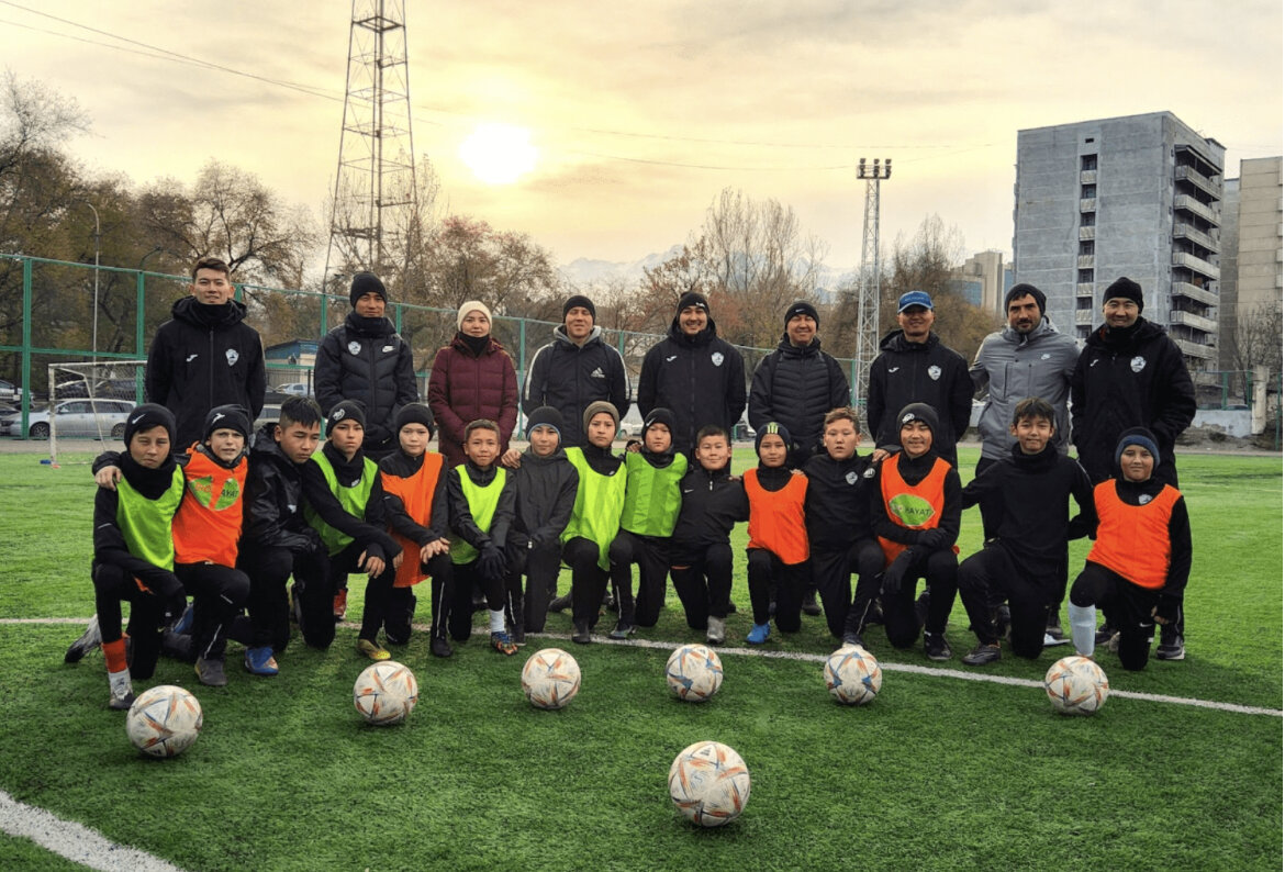 Тренеры и игроки Футбольного клуба Jeyran