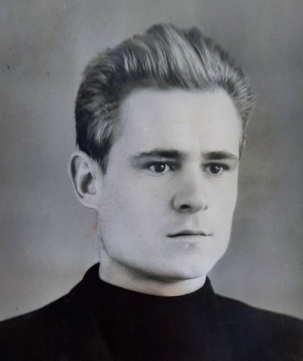 Ну нормальный же человек с виду