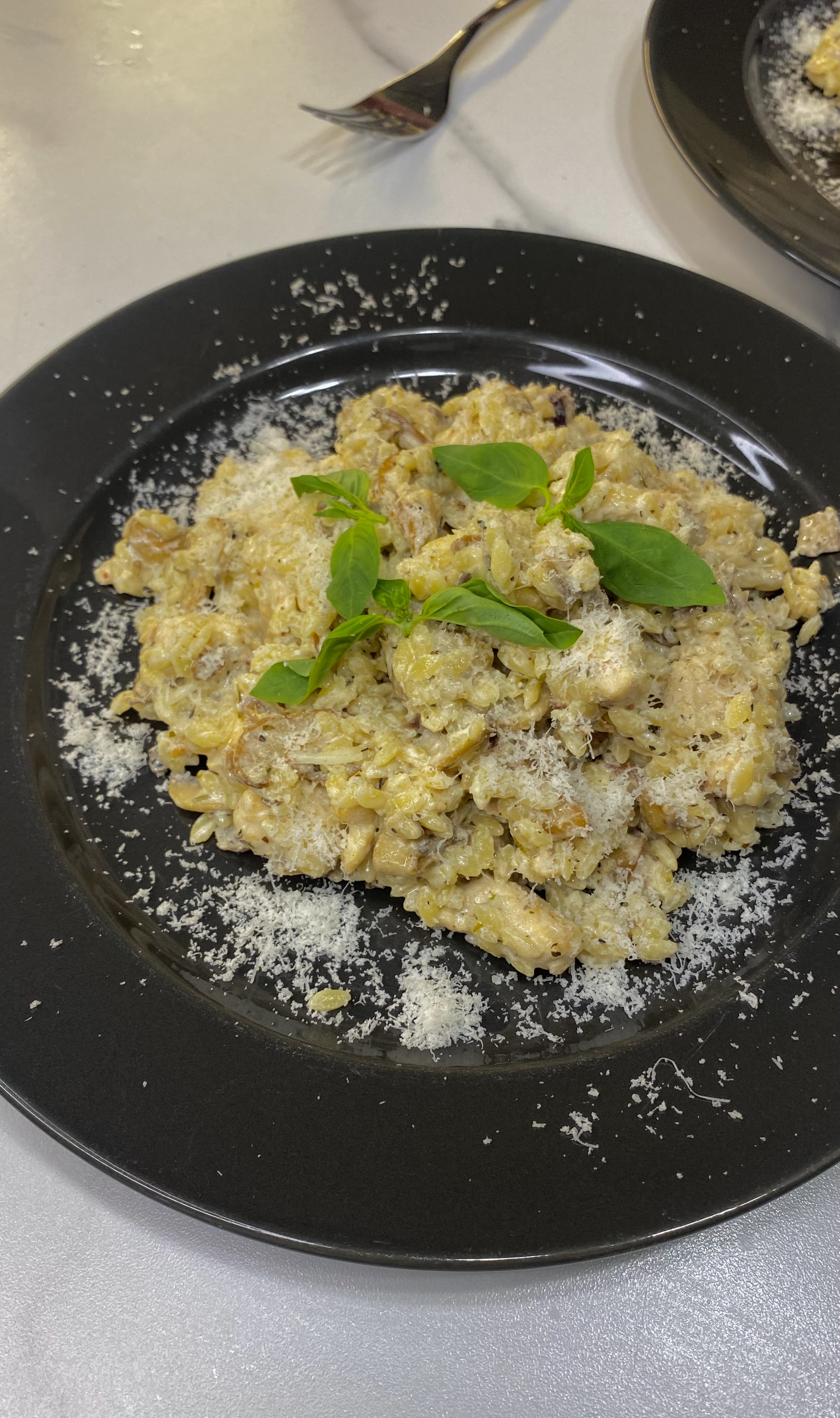 Петр не повар | Паста «Орзо» с грибами и курицей в сливочном соусе 🤤 рецепт  на канале 😉 | Дзен