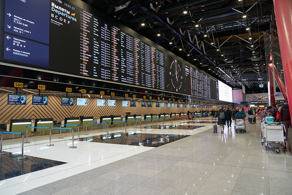    Тысячи самолетов ежедневно приземляются в аэропортах мира