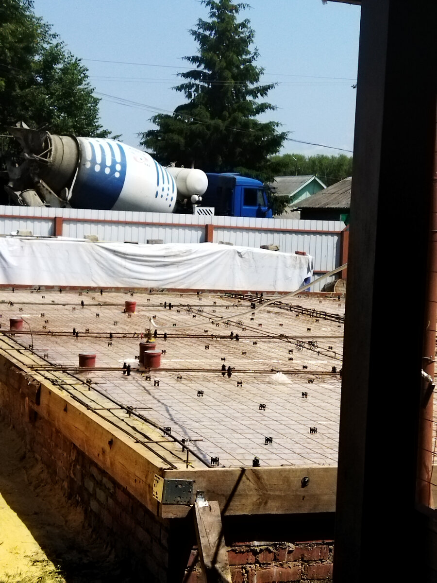 Это машина только приехала