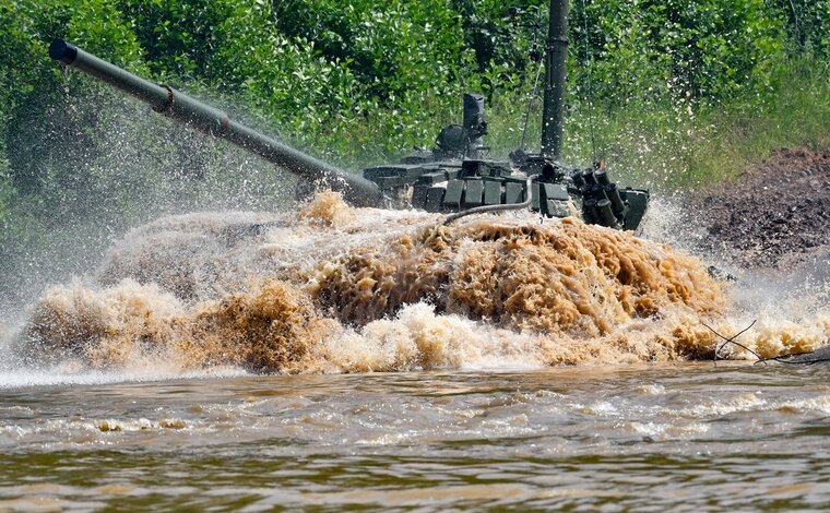    Танки российской разработки будут действовать без участия экипажа, отметил Юрий Кнутов