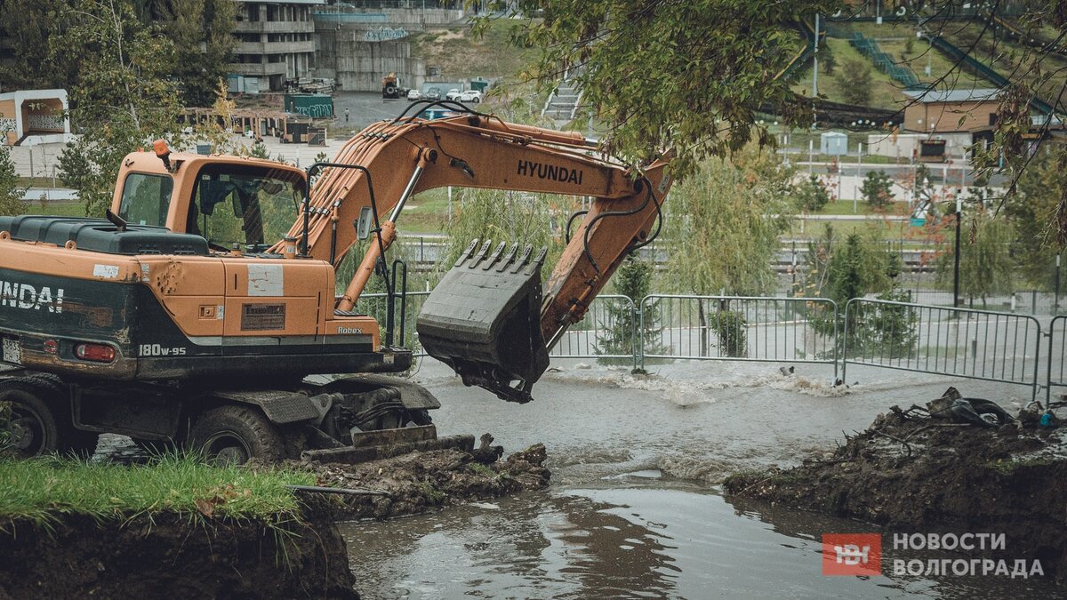     50-летнему экс-директору «Концессий водоснабжения» предъявили обвинение в злоупотреблении полномочиями после фекального прорыва в центре Волгограда, сообщает региональное СУ СКР.