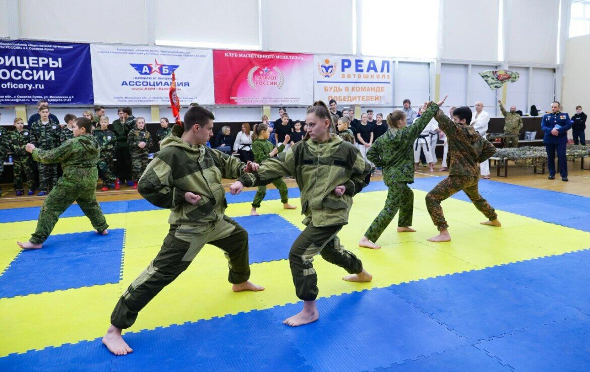 ​В Луганске у Владимира Подтынного свой клуб боевых искусств «Эдельвейс». Фото: из открытых источников vk.com