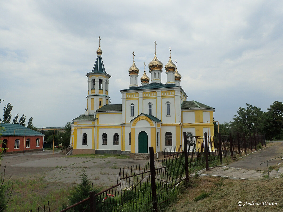 Церковь Николая Чудотворца на южной окраине поселка