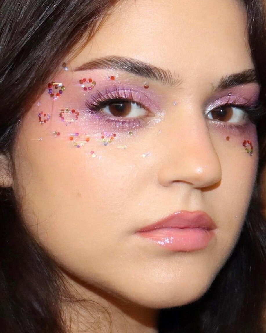 Как создать сюрреалистический макияж: инструкция и лучшие идеи