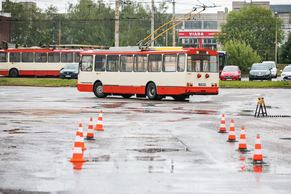 Во время саммита НАТО старые троллейбусы не будут ездить по улицам  Вильнюса. Стыдно? Комментарии литовцев | Grushenka | Дзен