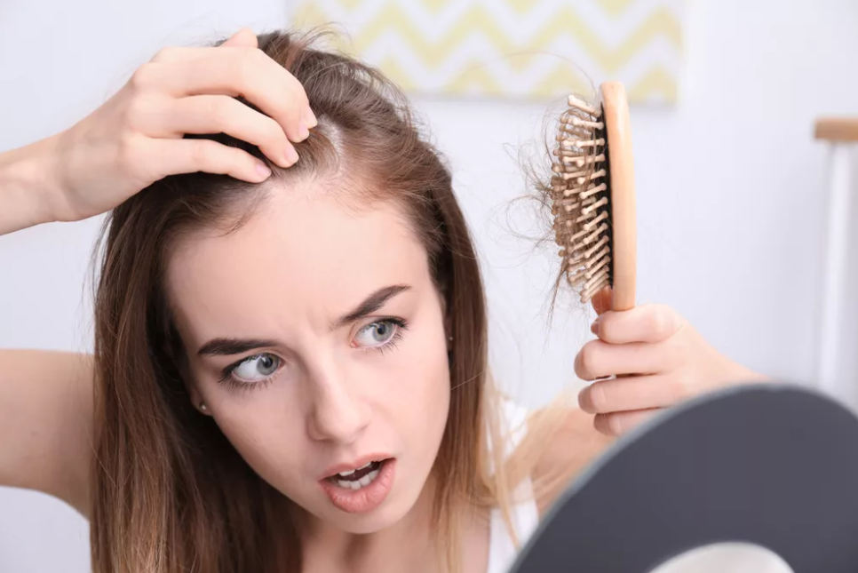 Почему выпадают волосы, основные причины выпадения волос: мнение трихолога