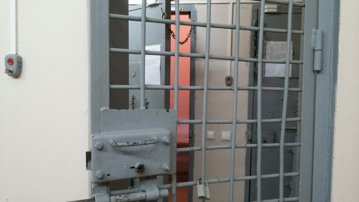     Экс-сотрудница УФНС по Нижегородской области обвиняется в незаконном разглашении информации. По решению суда ее поместили в следственный изолятор. Данные об уголовном деле озвучили в региональном СУ СКР.