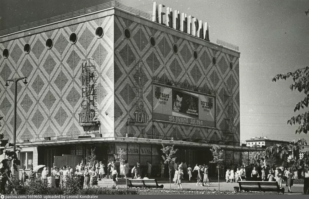 Кинотеатр "Ленинград", 1960 г. Автор Грачев Михаил Петрович.