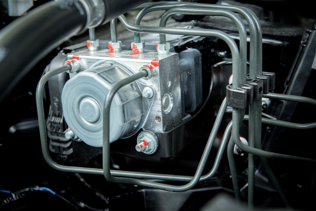 Сегодня устройство АБС весит немногим более 1,5 кг и снабжено 128 Мб памяти.