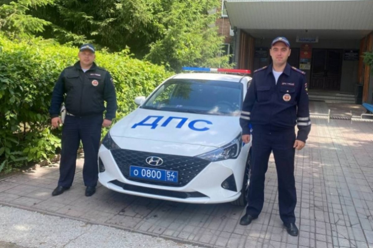    В Новосибирской области полицейские помогли беременной двойней женщине