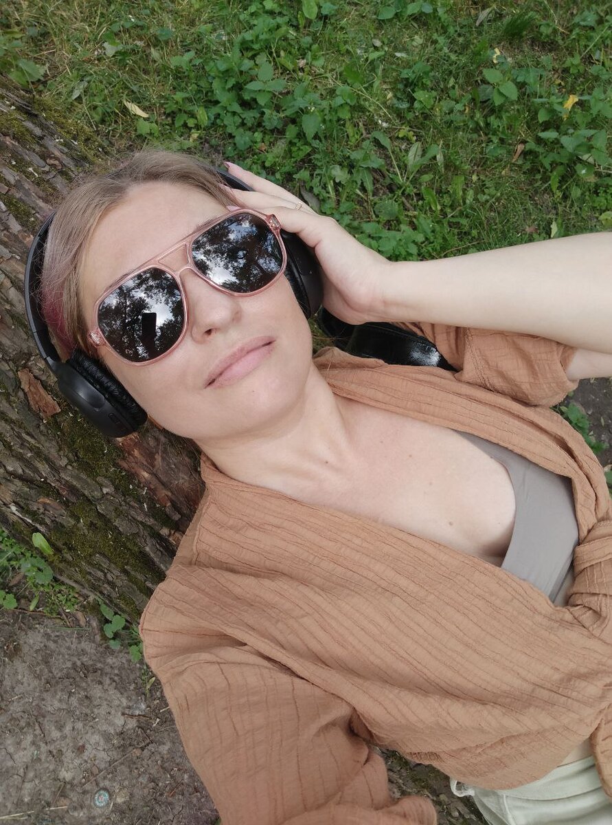 Хорошо лежу, даже не покусал никто