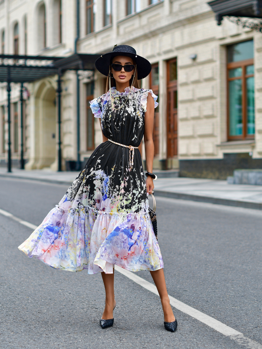 Что носить летом, чтобы выглядеть стильно и чувствовать себя максимально комфортно?  Ответ прост - подходят все варианты! Платья, юбки, брюки, костюмы, главное знать, как их сочетать!-36