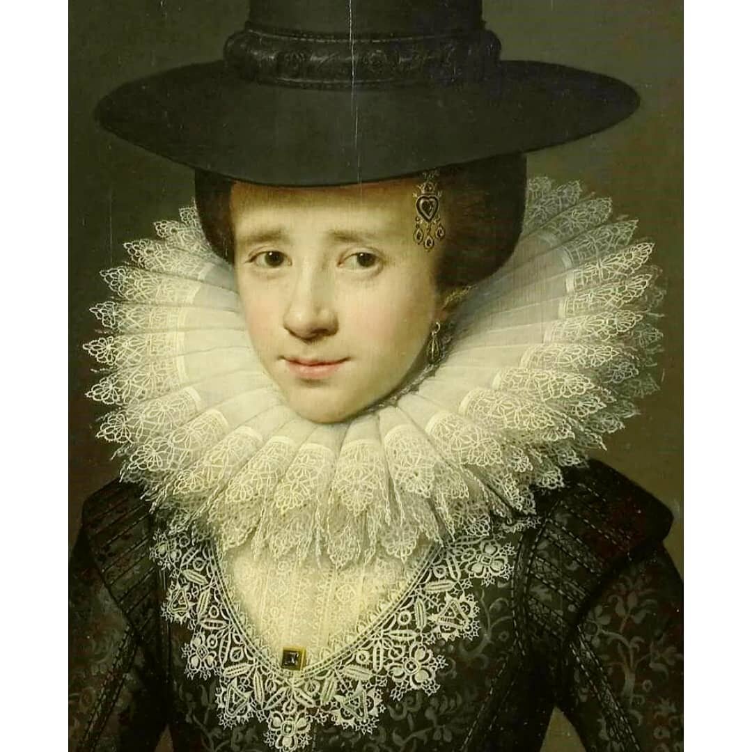 Воротник фреза(горгера). Очень дорогой аксессуар: кружева только появились и чаще всего были привозными.