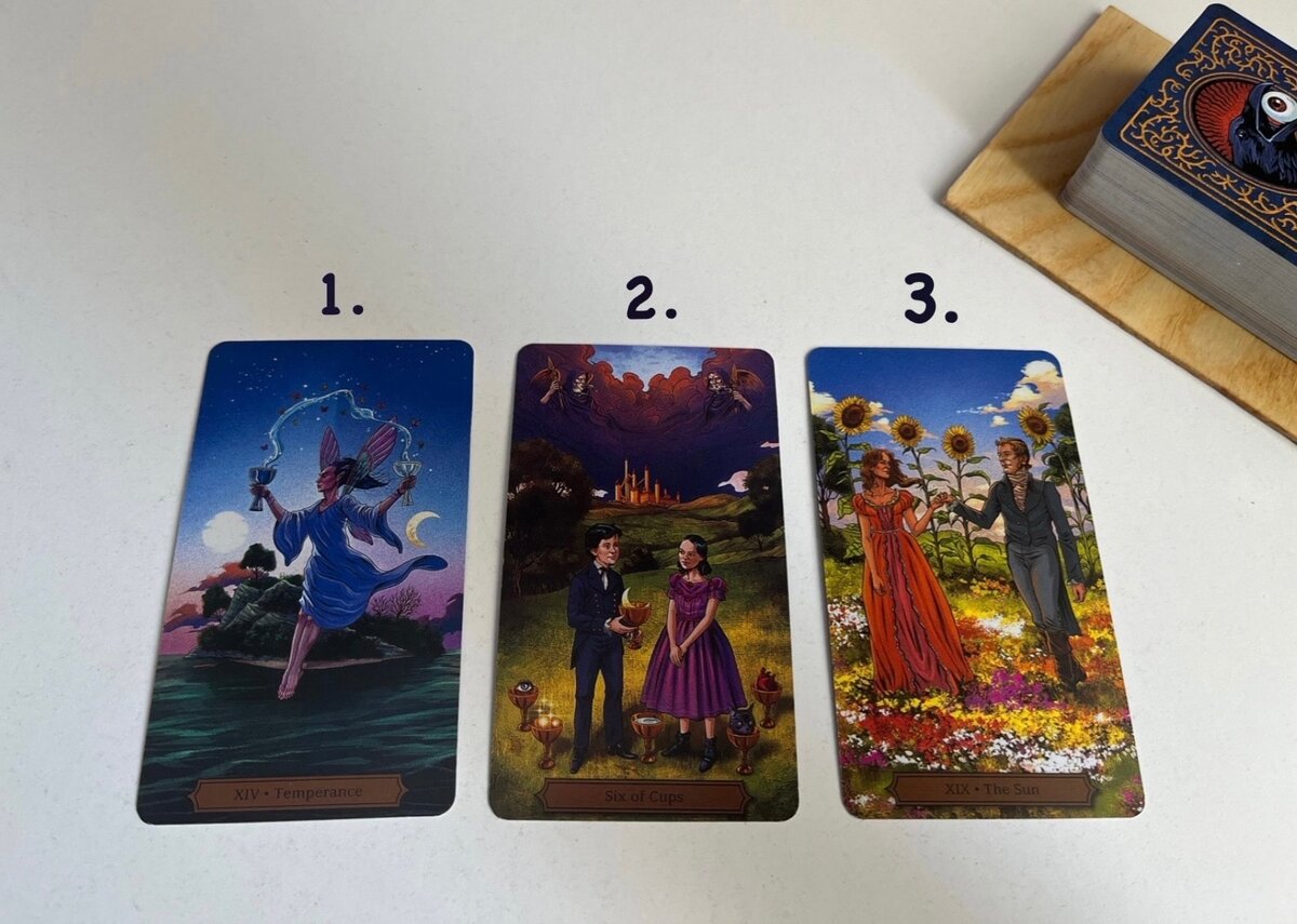 С данной колодой у нас случилась любовь с первого взгляда. Невероятно завораживающая)