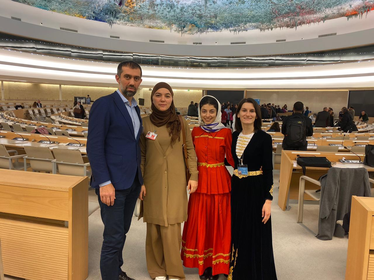 На фото: Руслан Курбанов, Альбина Курбанова, София Меликова и ингушская правозащитница Зарина Саутиева в стенах Дворца Наций ООН (г.Женева)