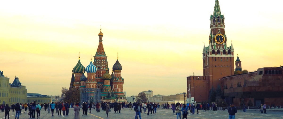 Видео про московский. Красная площадь фото. Площадь Москвы. Покажи фотографии красной площади. Туристы на красной площади.