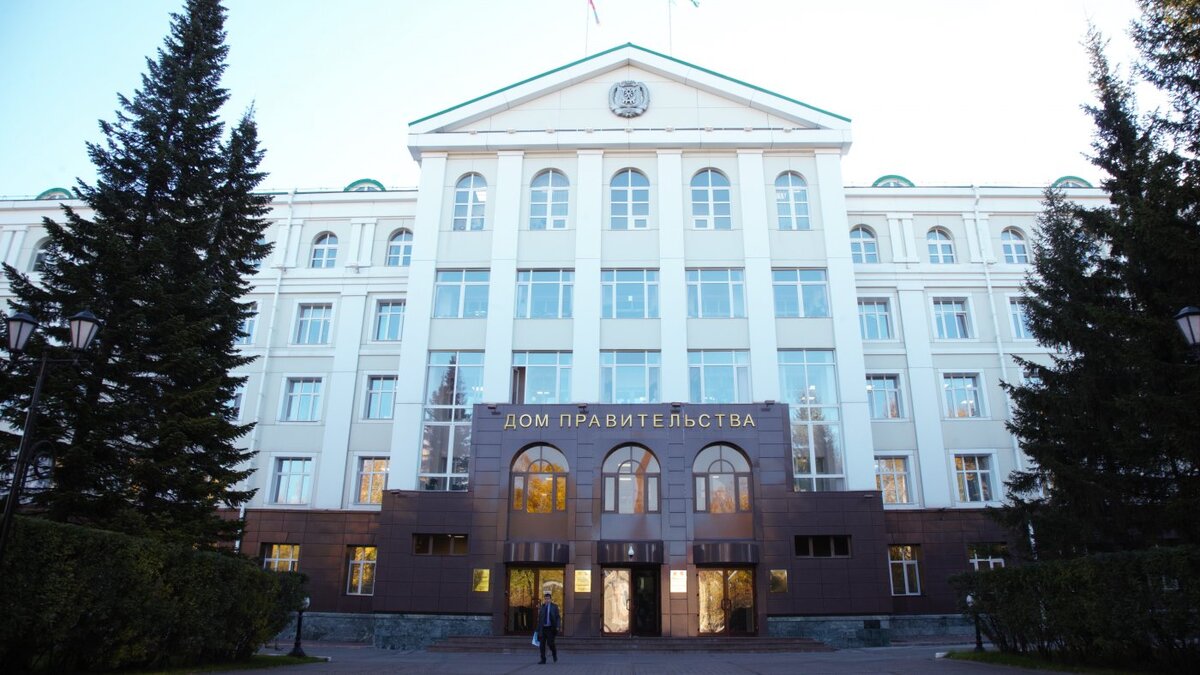    Главы департаментов спорта и культуры Югры покидают посты по собственному желанию