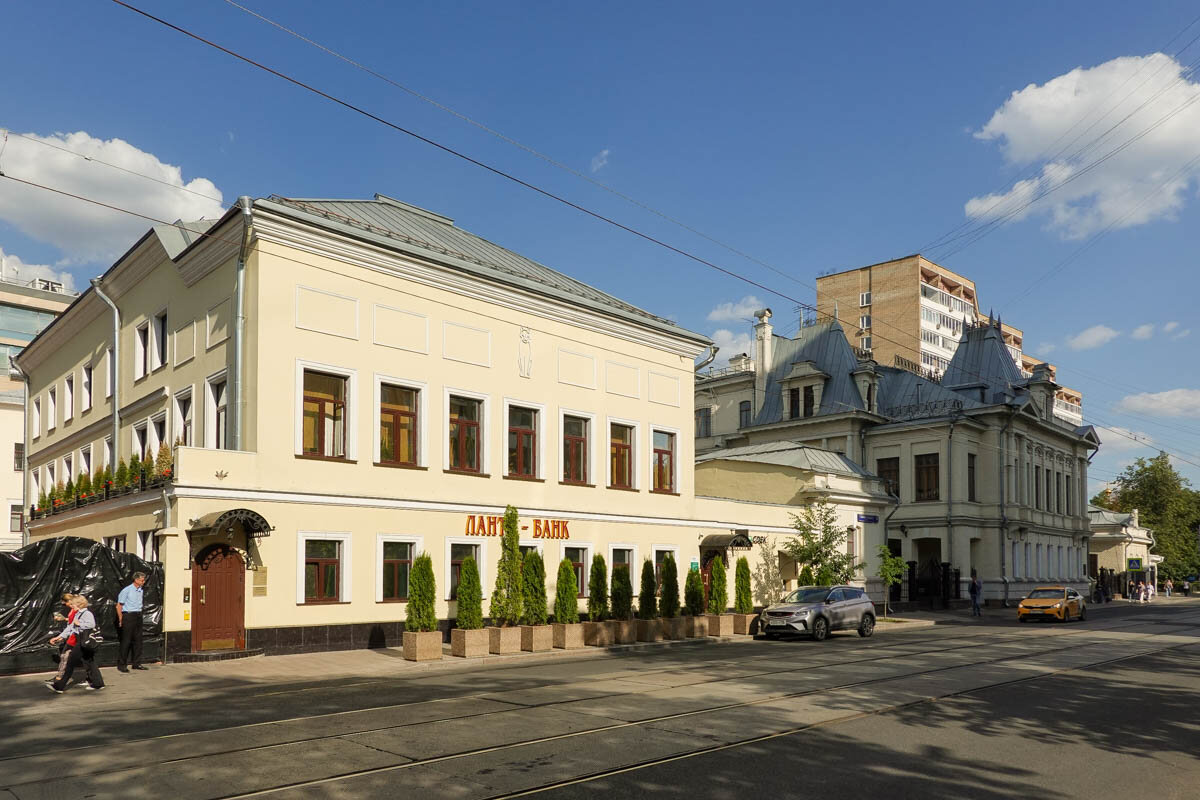Белорусская новокузнецкая. Особняк Березовского на Новокузнецкой. Дом Шурика на Новокузнецкой. Дом ЛОГОВАЗА на Новокузнецкой. Самые некрасивые здания.