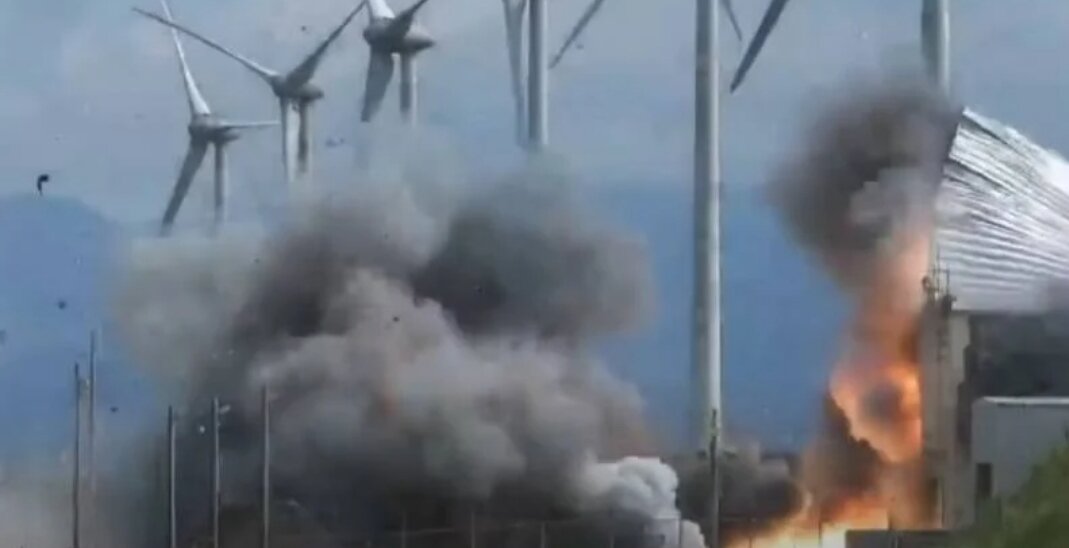 По словам чиновника, в пятницу во время испытаний взорвался японский ракетный двигатель, что стало последним ударом по космическому агентству страны.