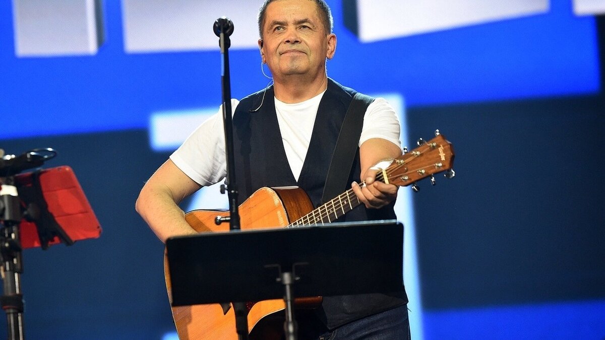     Группа «ЛЮБЭ» выступит с концертной программой в Тюмени на День города. Об этом сообщил глава администрации Тюмени Руслан Кухарук.