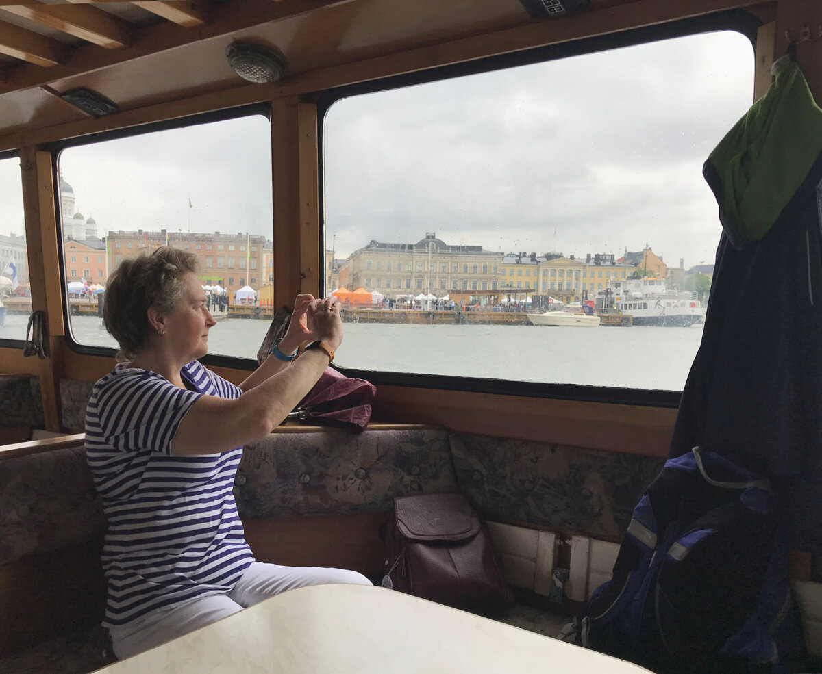 Из-за небольшого дождика пришлось любоваться окружающими видами через стекло (листайте вправо)

