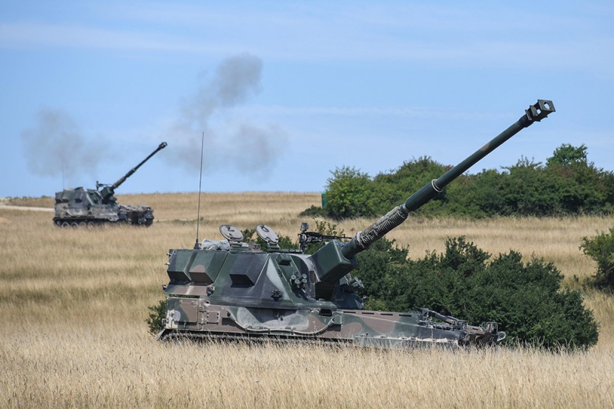    Минобороны РФ показало кадры уничтожения самоходки Krab под Красным Лиманом