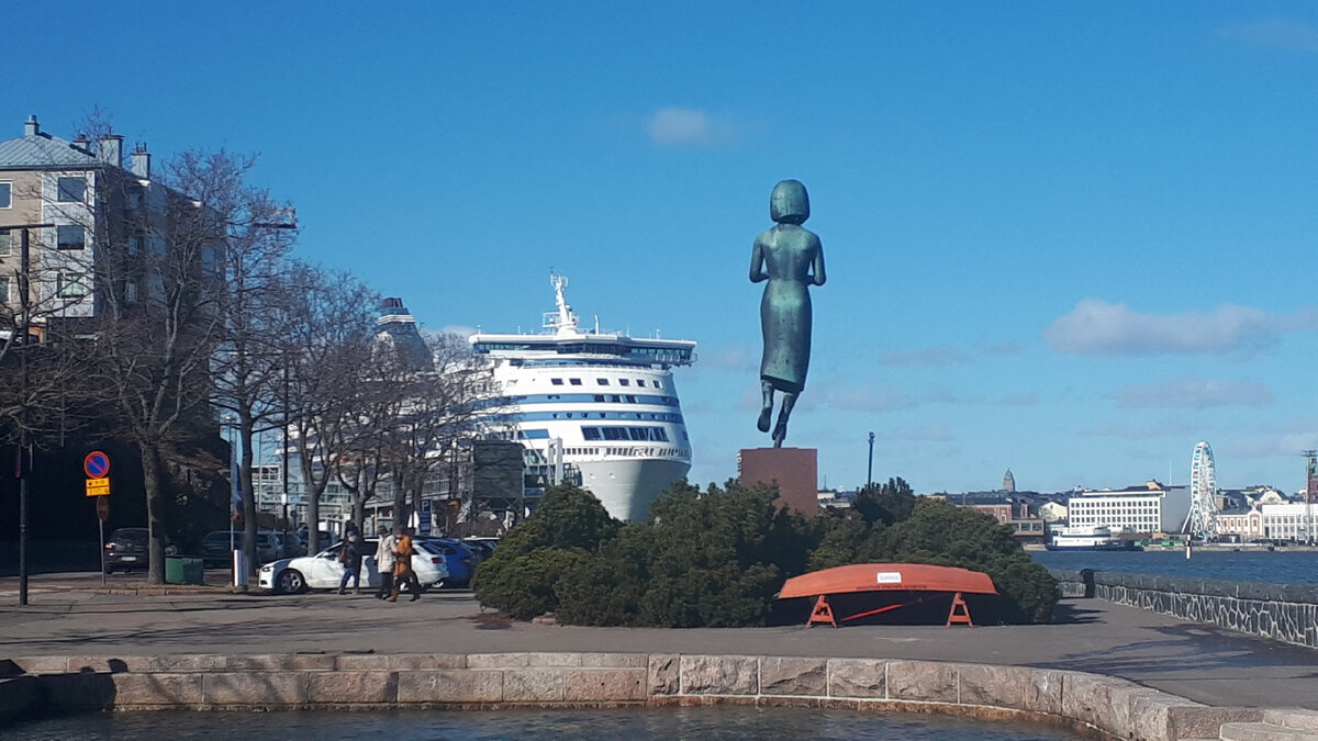 Круизный паром MS Silja Symphony в Хельсинки 