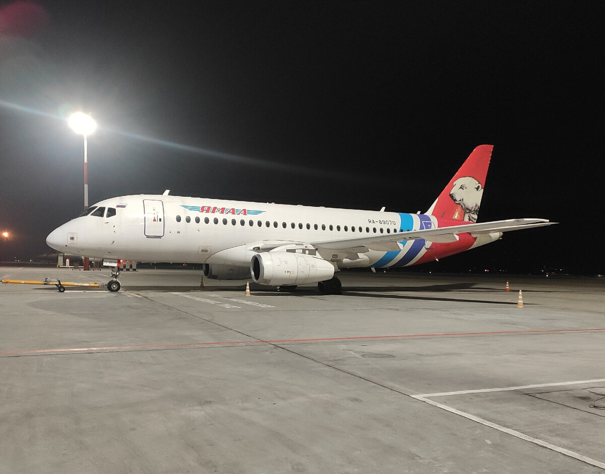 Самолёт SSJ-100
