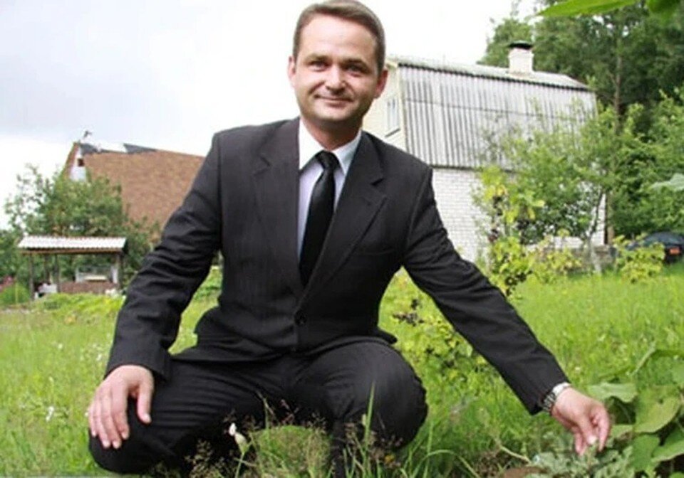    Дмитрий на своей даче. Фото: Николай СУХОВЕЙ