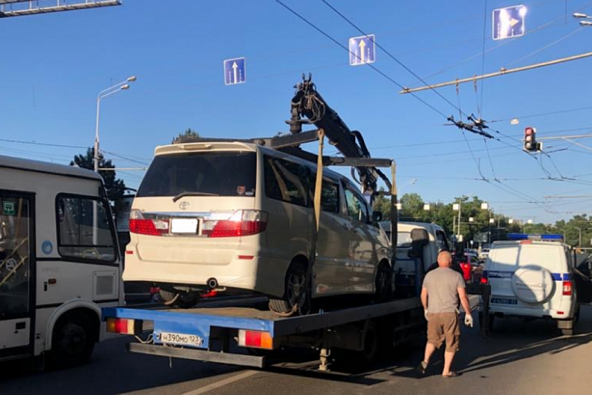    Мэр Краснодара считает, что нужно вернуть эвакуаторы на улицы города