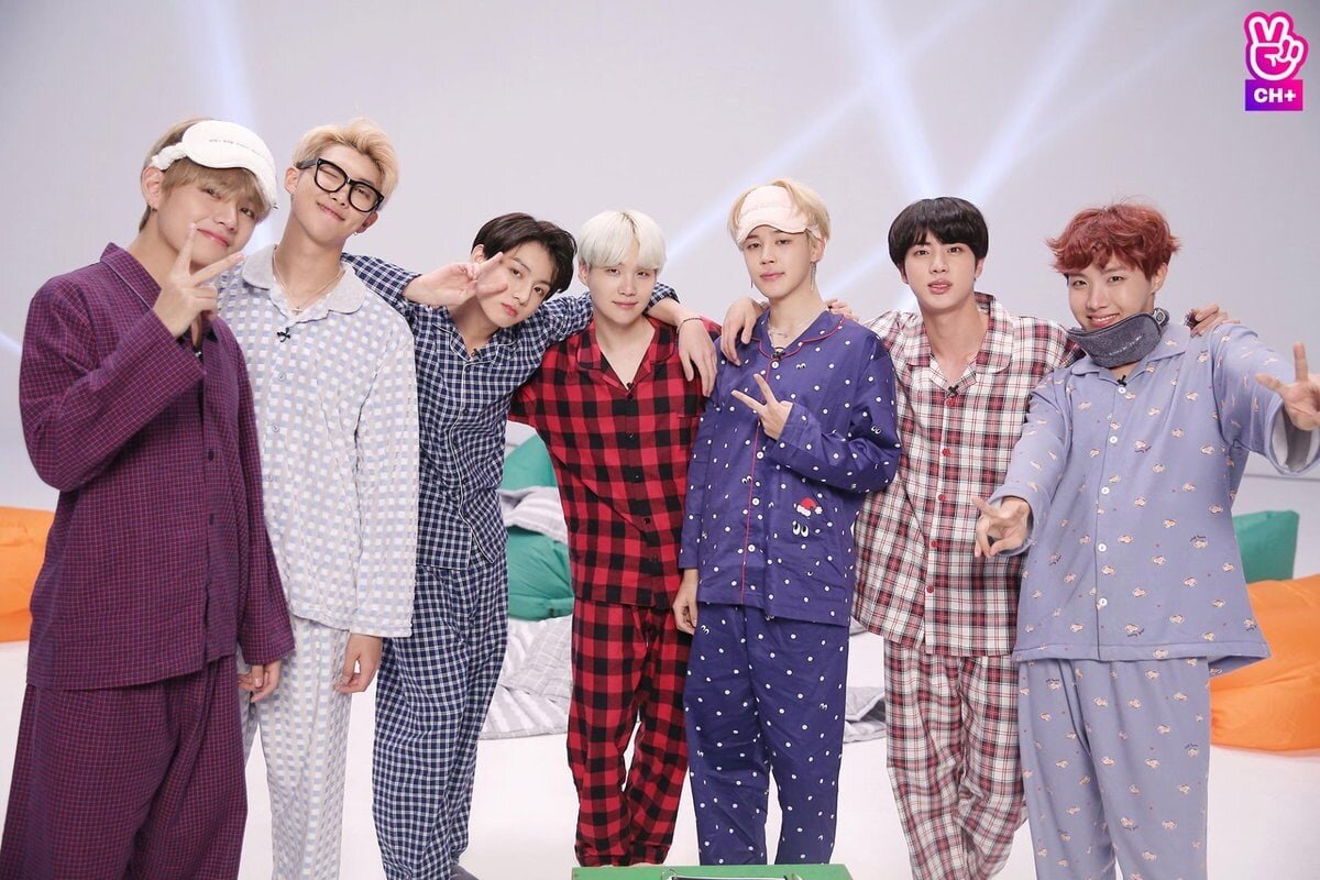 Ran bts эпизод. Группа BTS Чимин в пижаме. BTS В пижамах. BTS 2020 Чимин в пижаме. Run BTS