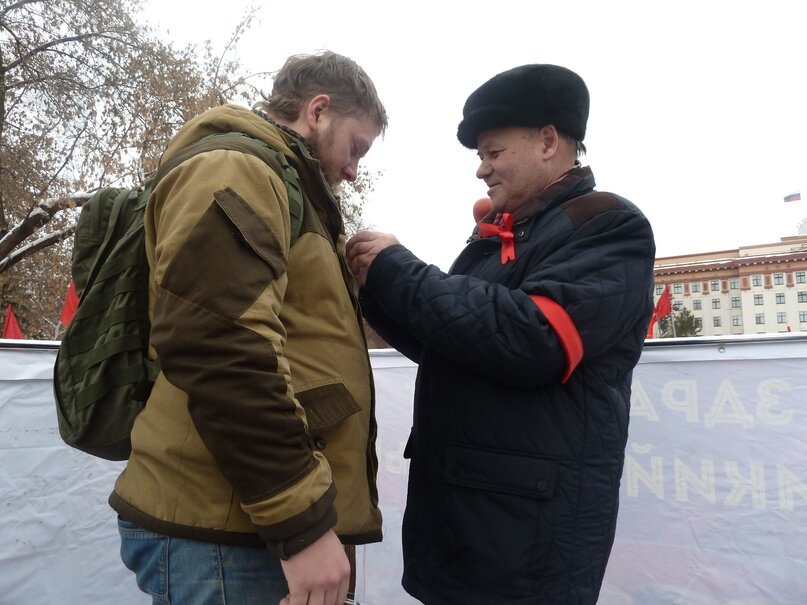 19 июля при обстреле укрофашистами села Пятихатки Запорожской области погиб военный корреспондент Ростислав Журавлёв.