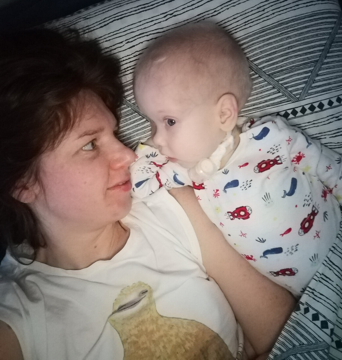 Март 2021г, иногда утром на Андрея нападала какая-то небывалая нежность, особенно на камеру😉