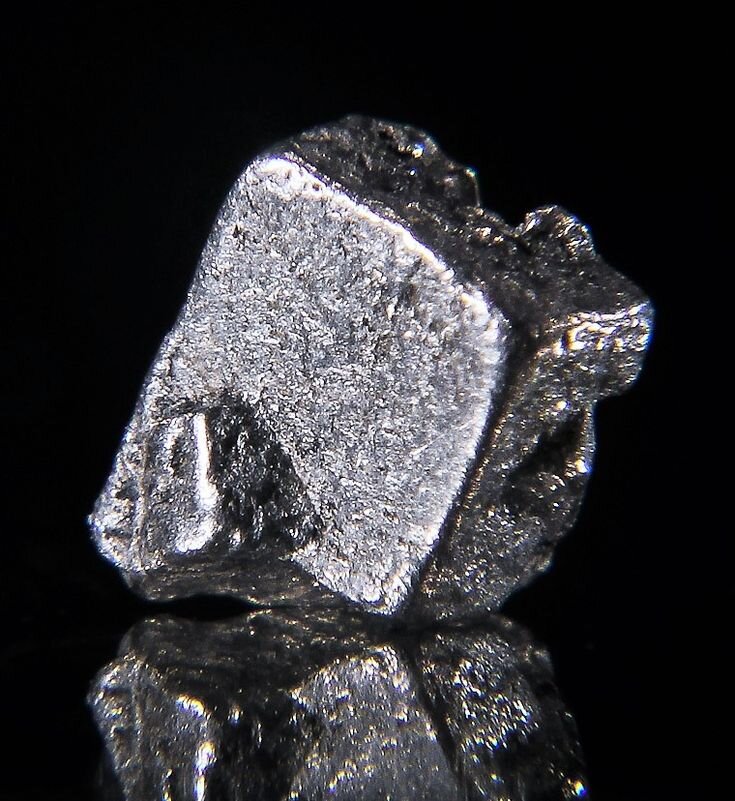 Алмаз минерал в природе. Необработанные драгоценные камни. Баллас камень алмаз. Уголь руда. Алмазы благородные металлы.