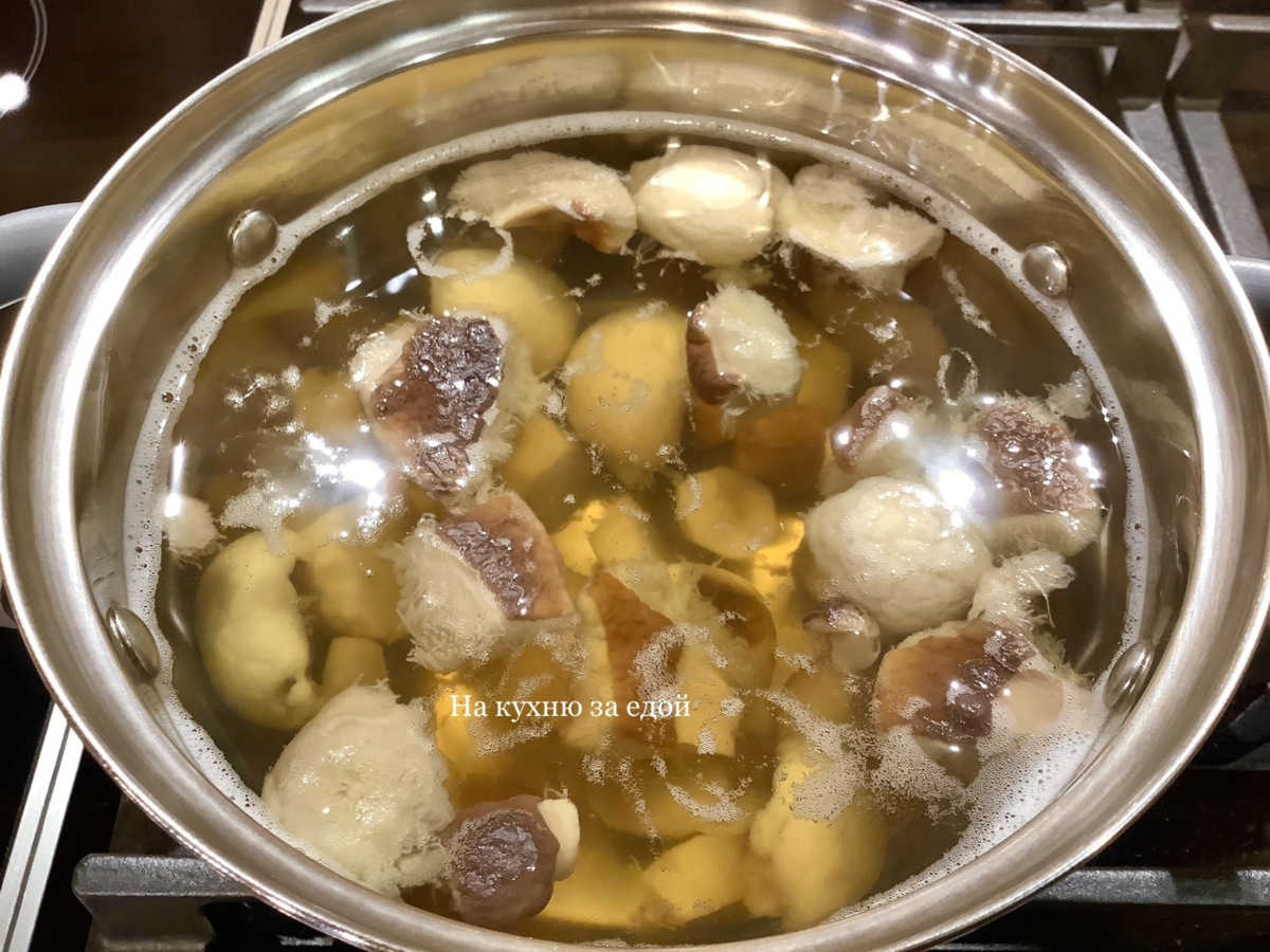 Рецепт согревающего грибного супа с курицей и бурым рисом
