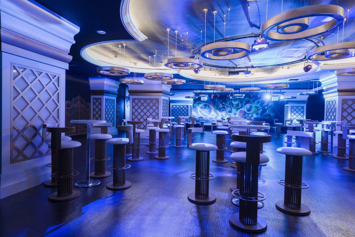 Комфортные рестораны и кафе, клубы 