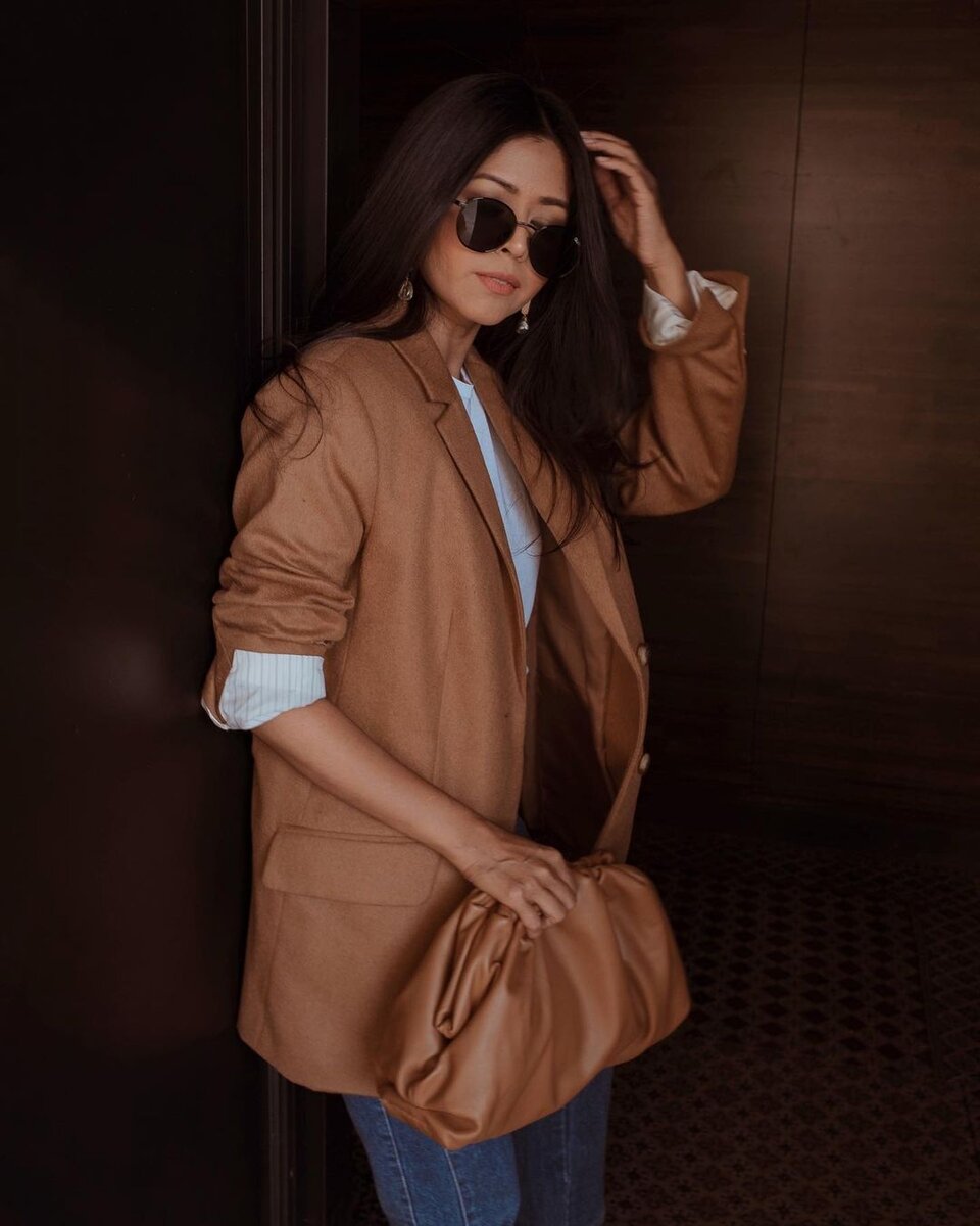 Sheryl luke. одетые под карамель. одетые под карамель. костюм карамельного цвета. кб новый год реклама.